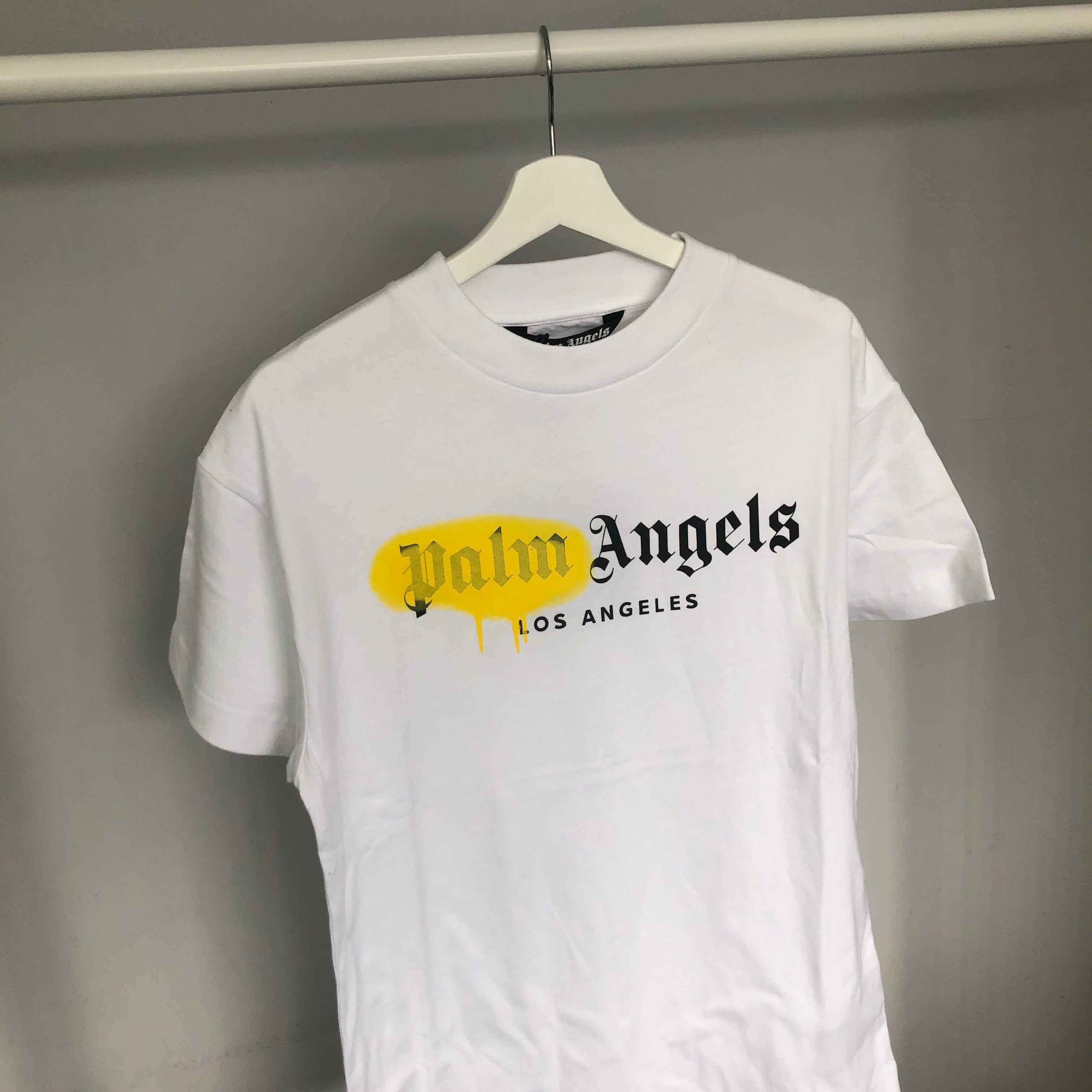 PALM ANGELS - LA Sprayed Logo Tee Black Yellow